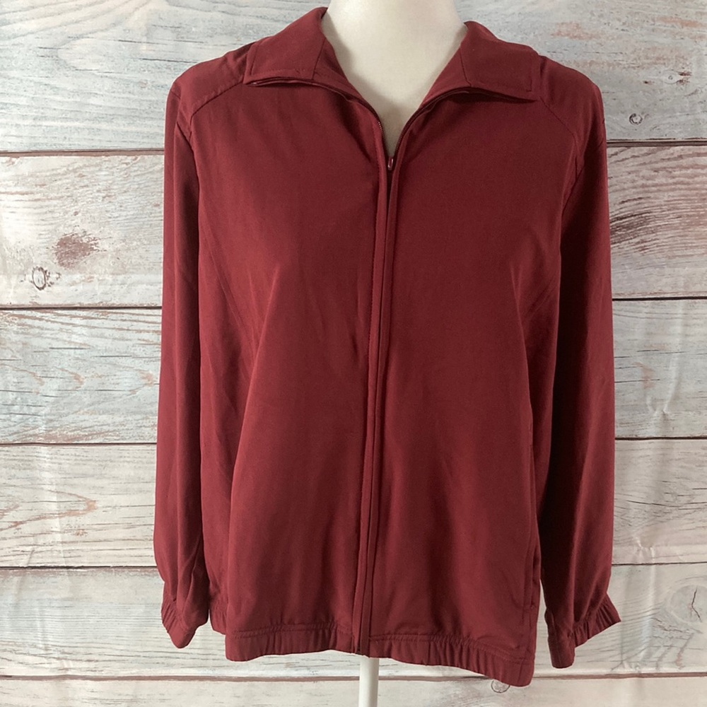 Petite XL maroon zippered lightweight jacket Like new Has a soft touch.